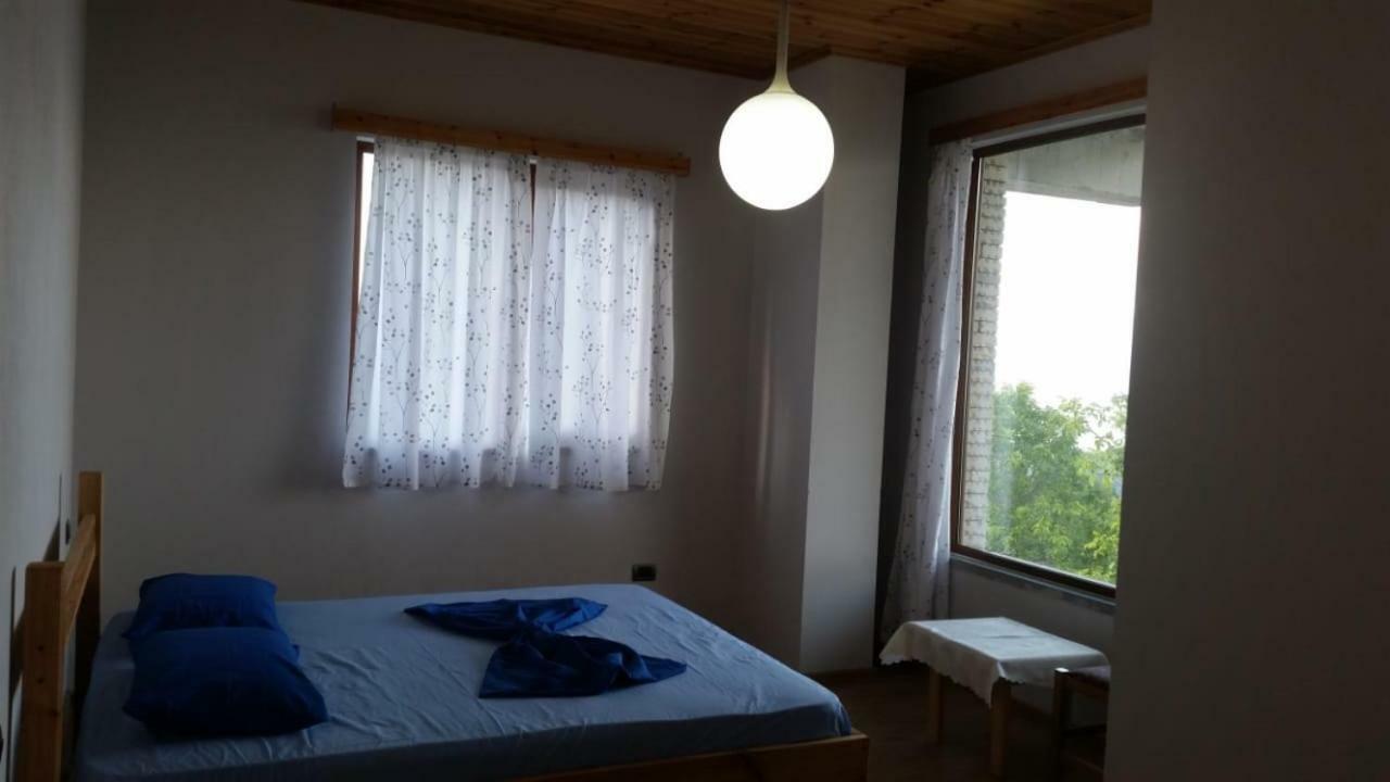 Bujtina E Tomorrit Hotel Ujanik Exterior photo